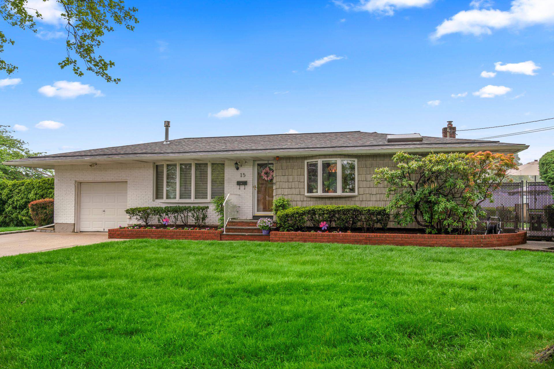 Commack, NY 11725,15 Kevin RD