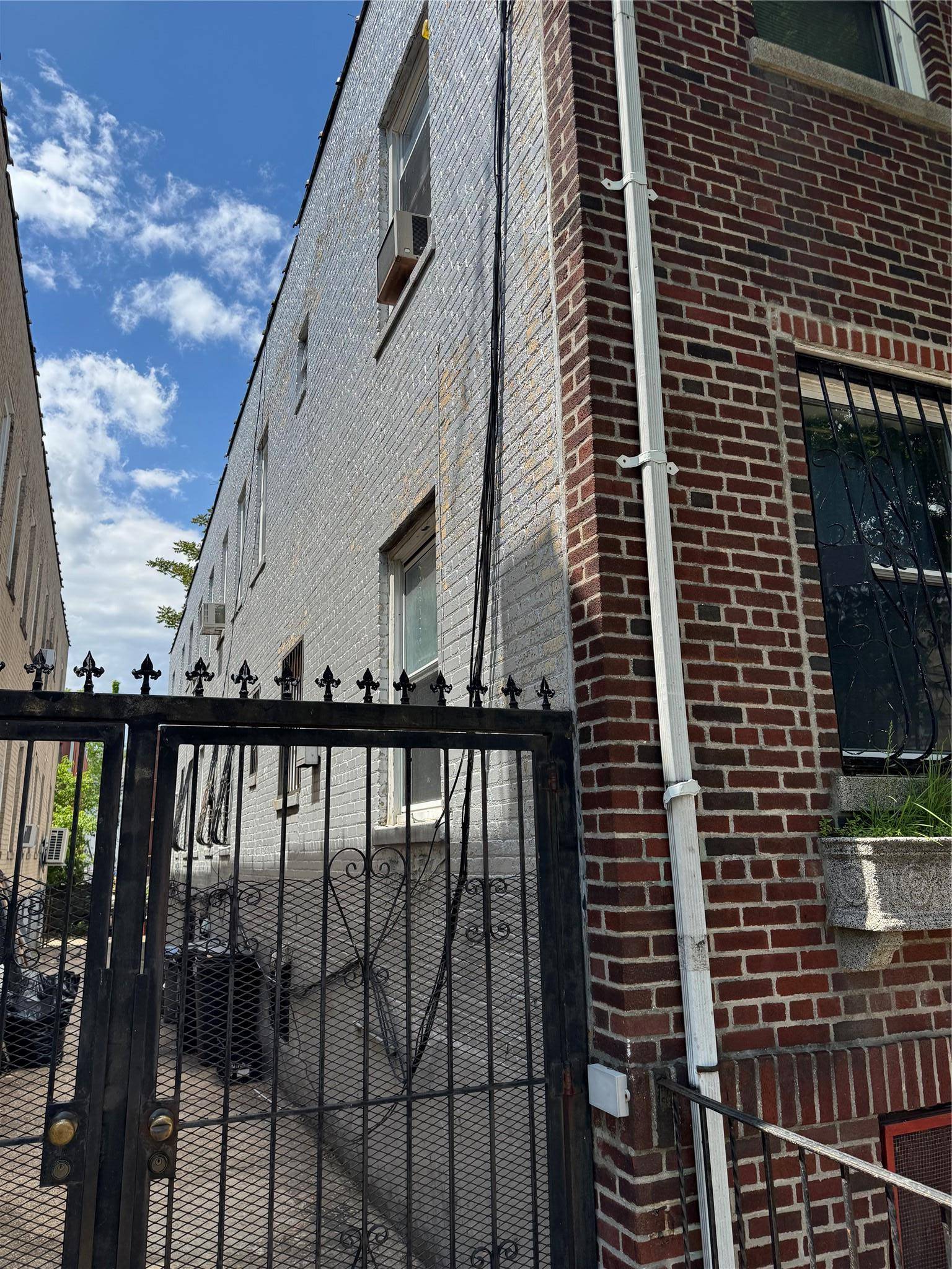 Bronx, NY 10472,1169 Leland AVE