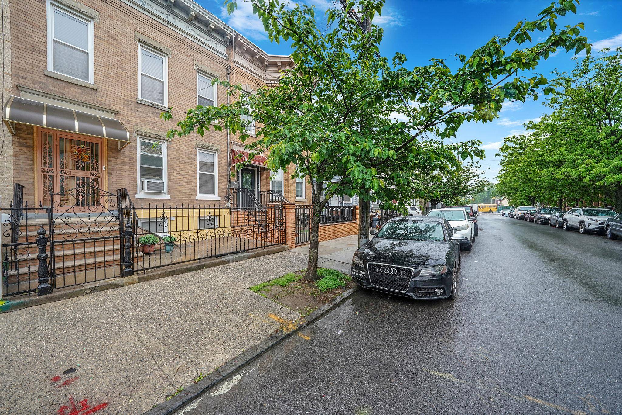Brooklyn, NY 11208,295 Autumn AVE