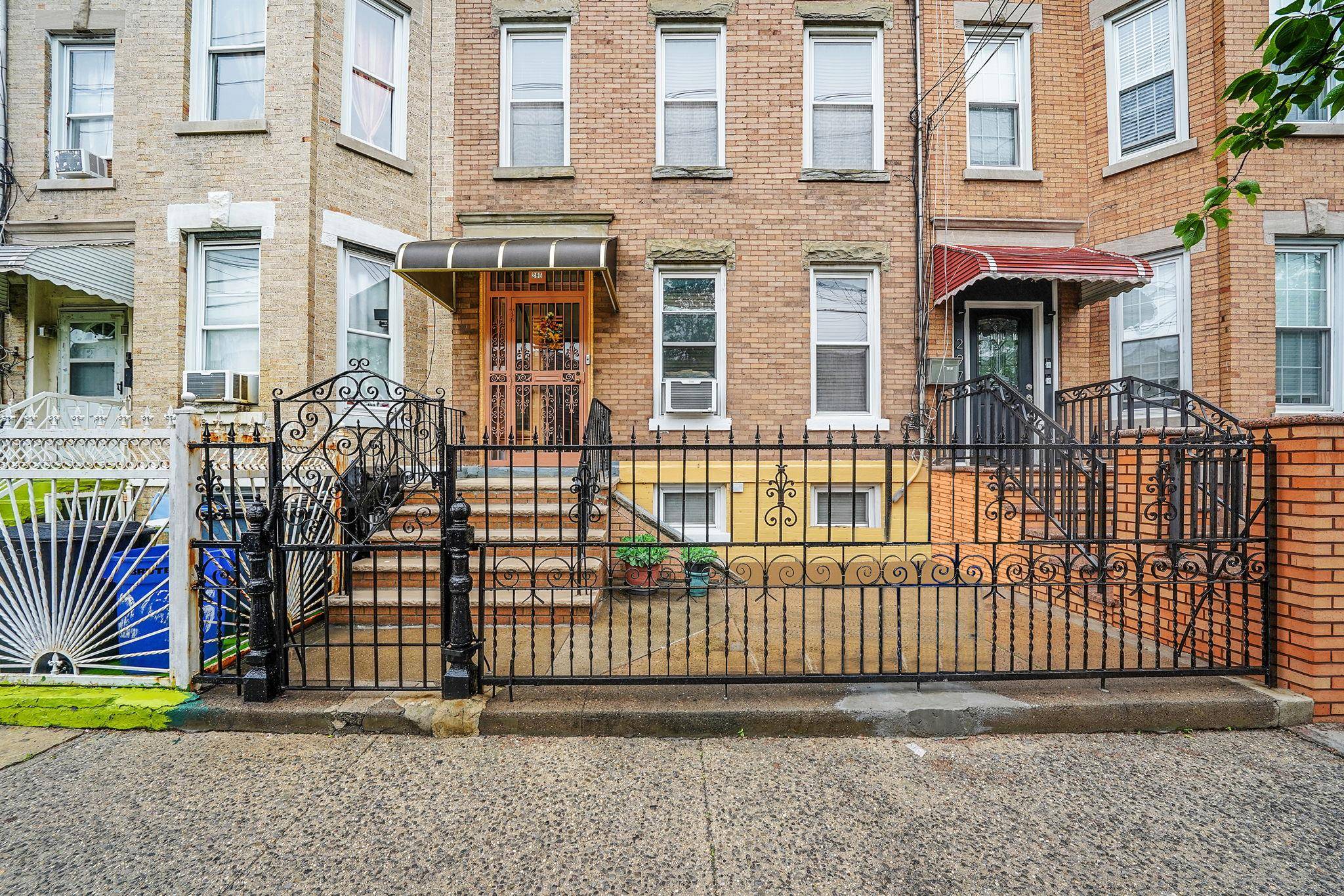 Brooklyn, NY 11208,295 Autumn AVE