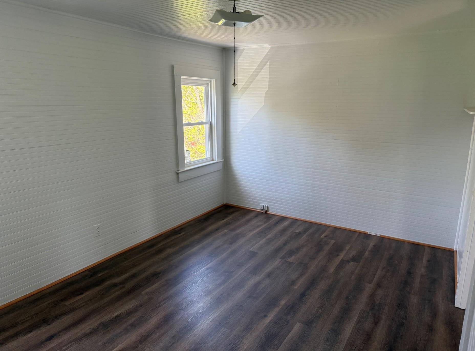 Warwick, NY 10990,27 Dekay RD ##B