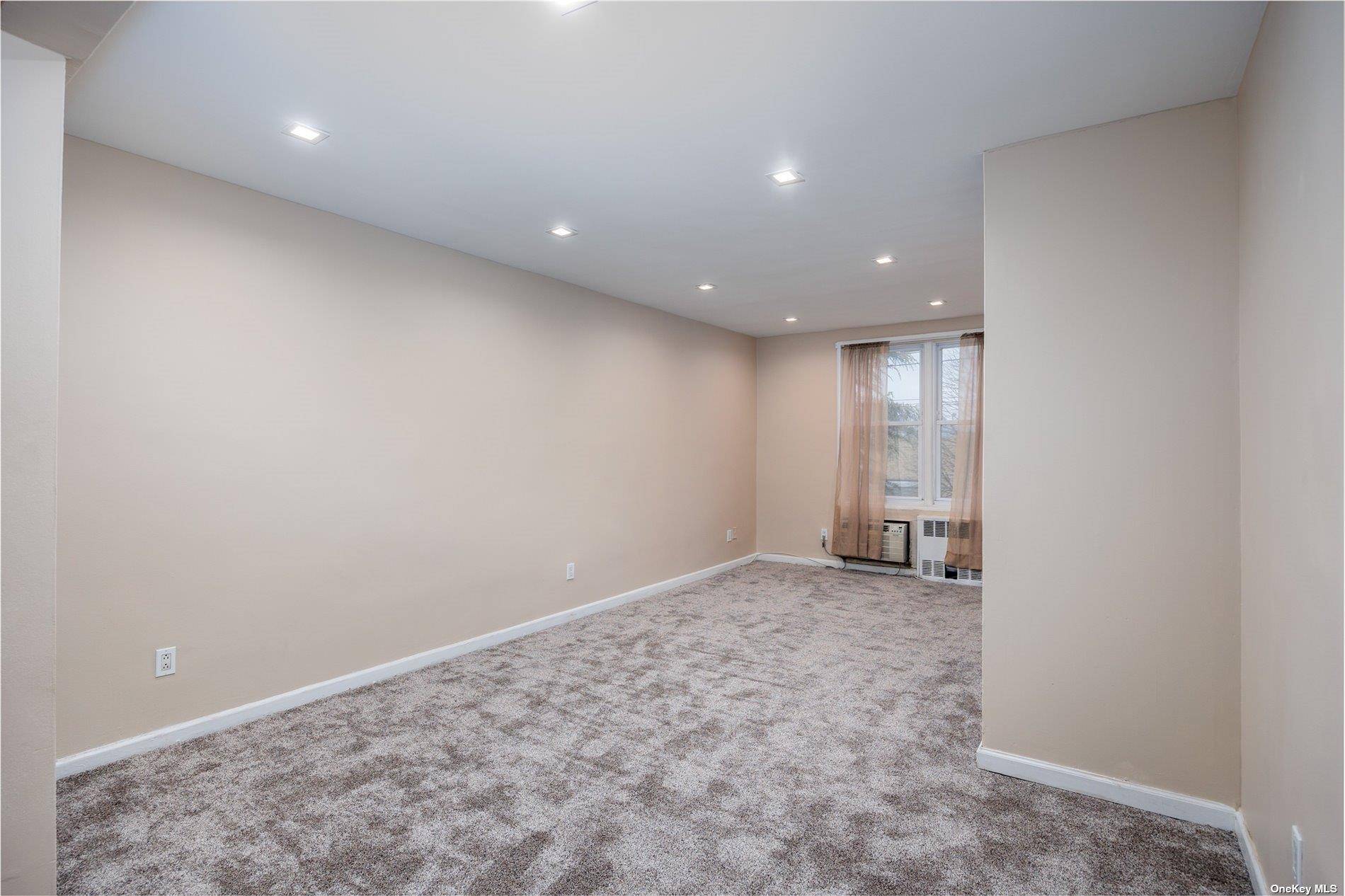 Lynbrook, NY 11563,504 Merrick RD #2H