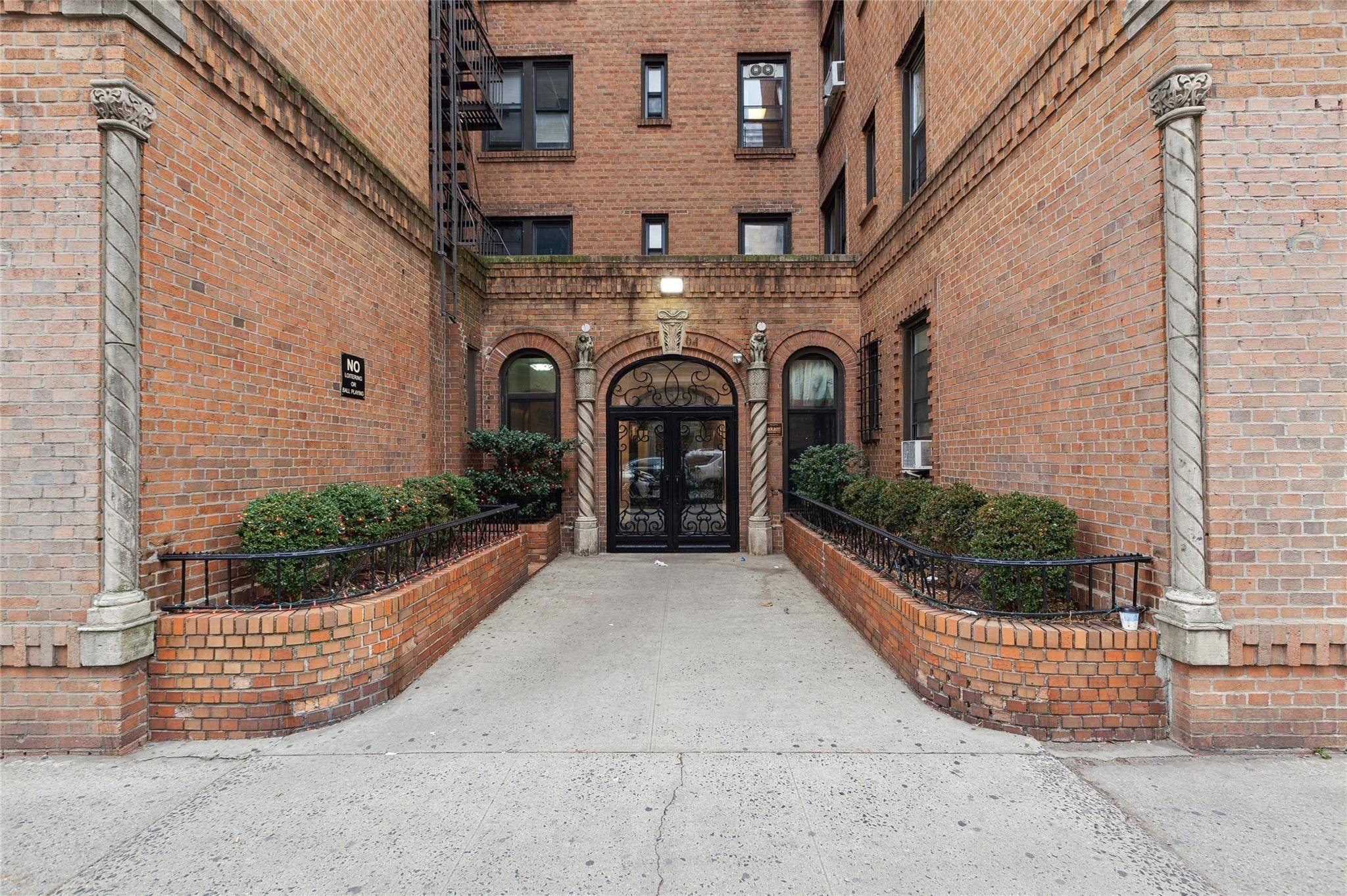 Jackson Heights, NY 11372,35-64 89th ST #5C