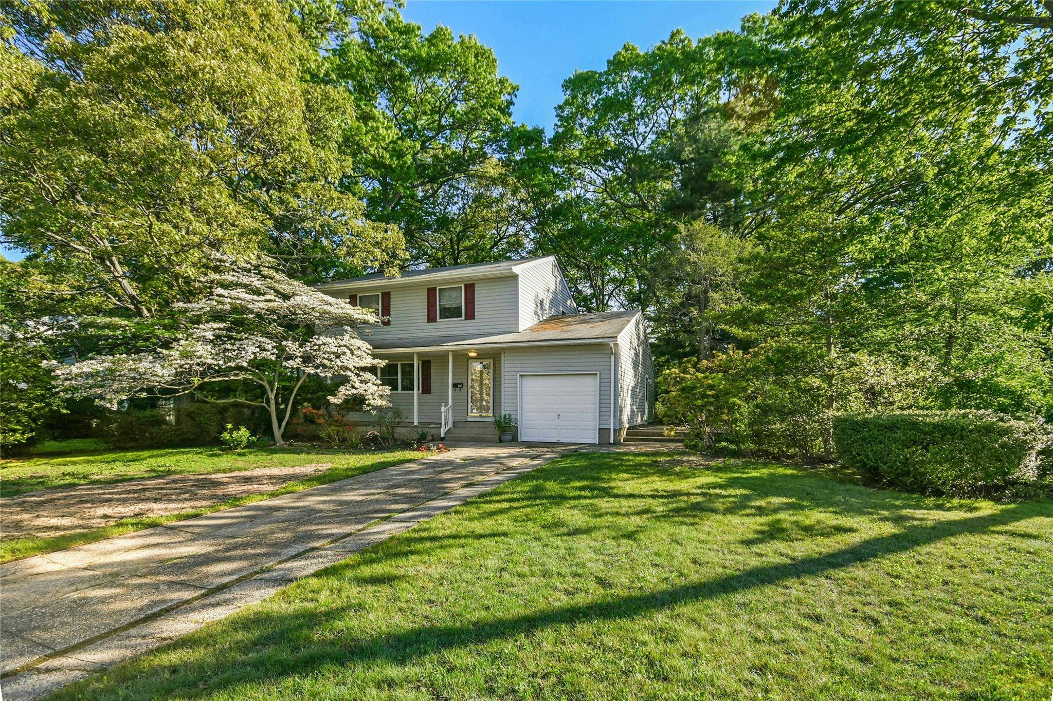 Commack, NY 11725,54 Schuyler DR