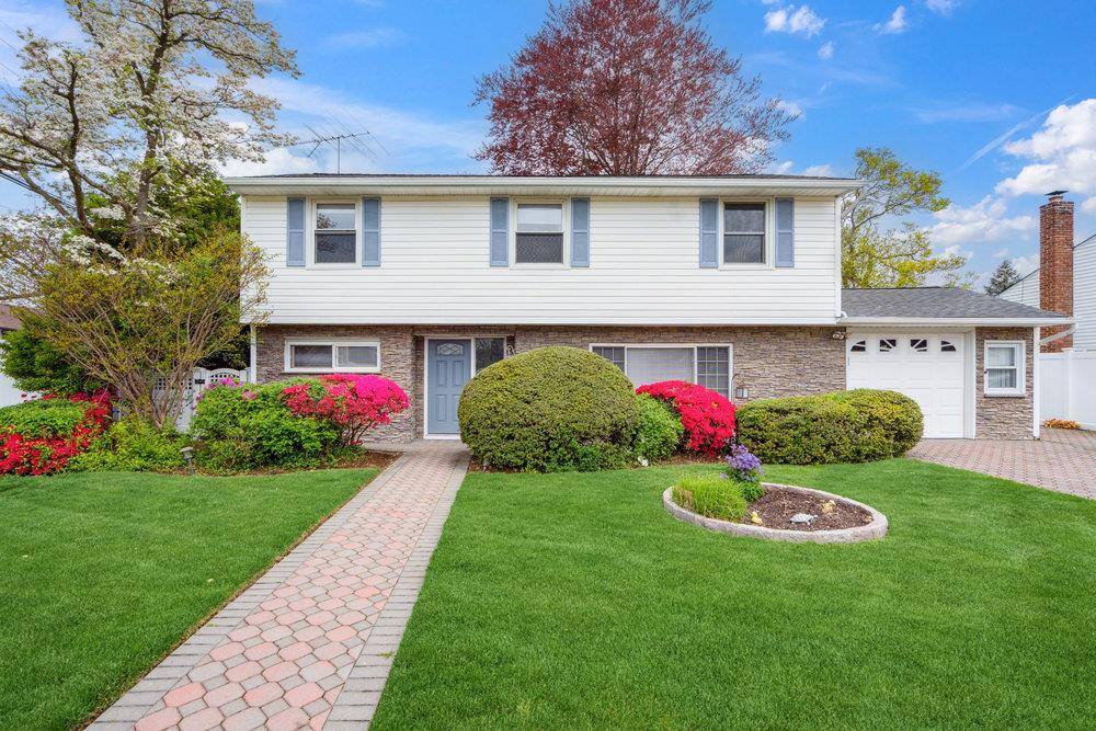 Massapequa, NY 11758,348 N Rutherford AVE