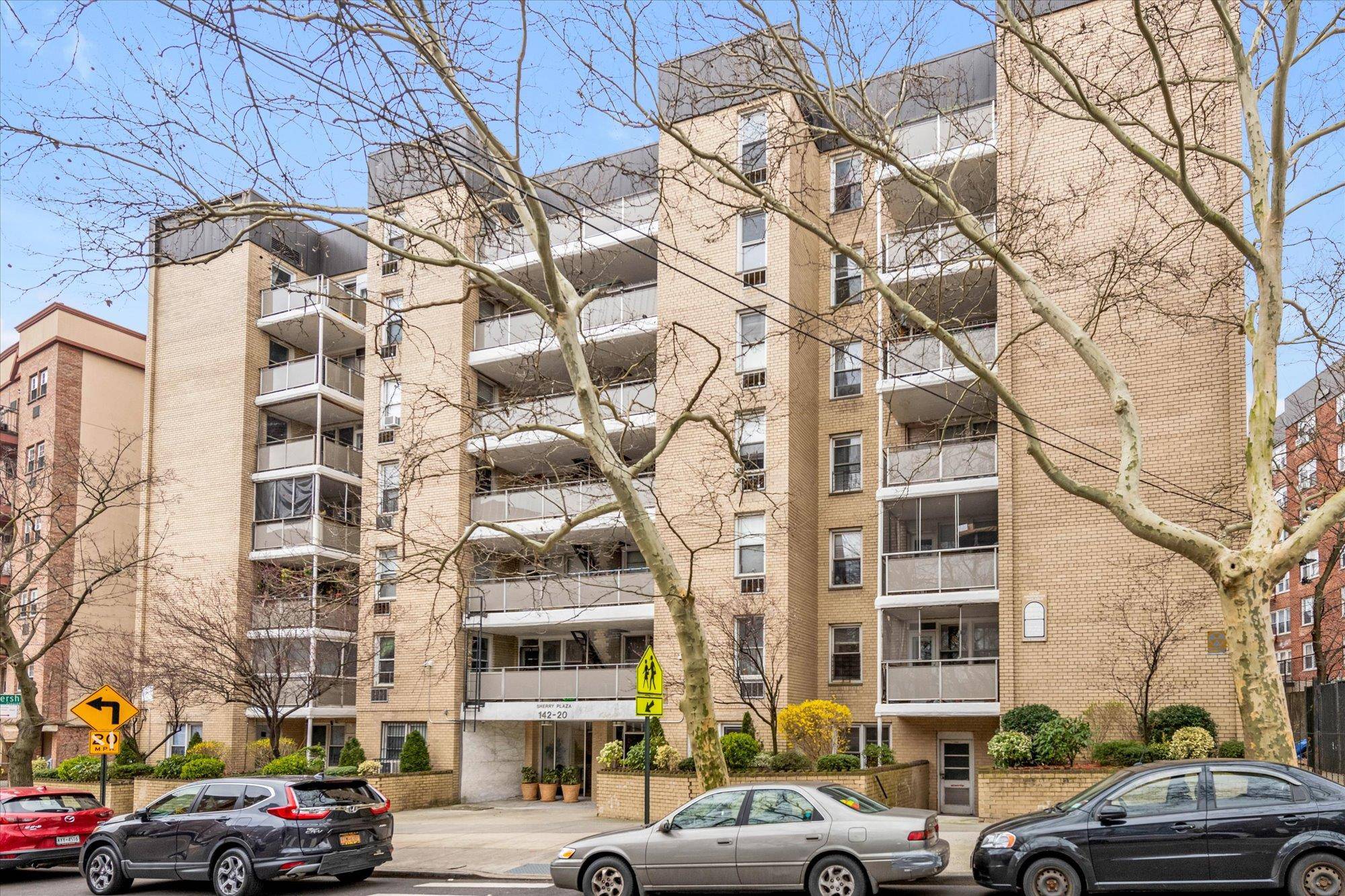 Briarwood, NY 11435,142-20 84th Drive #1K