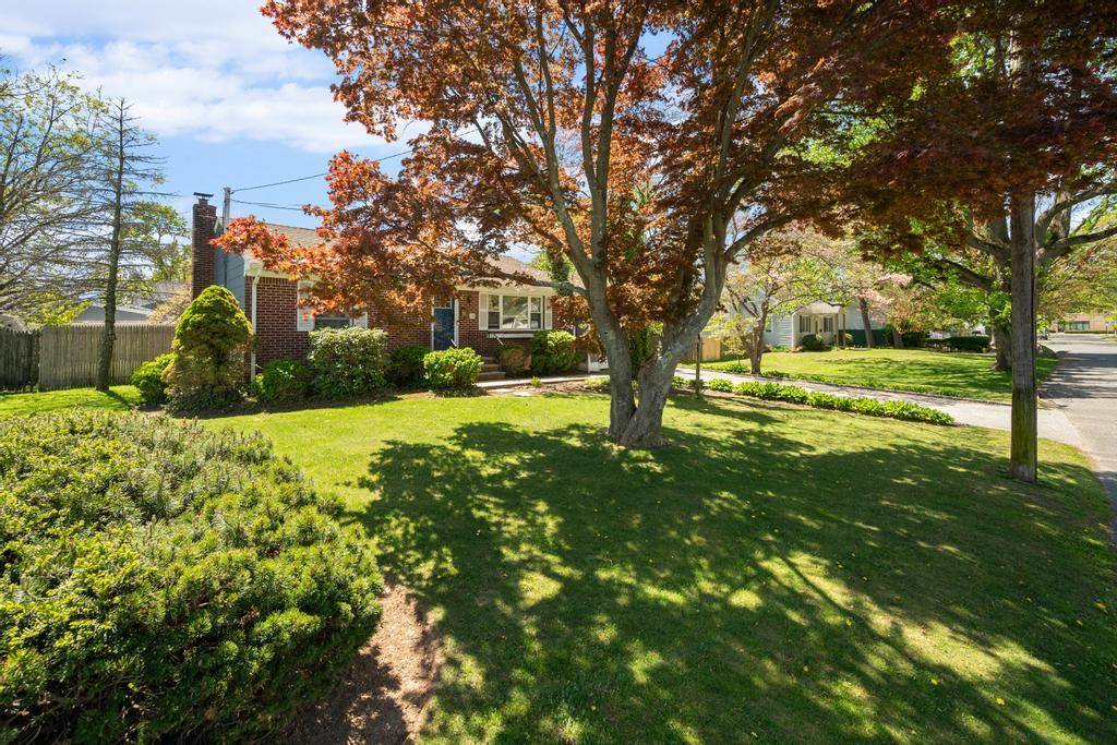 Huntington Station, NY 11746,128 E 10th ST