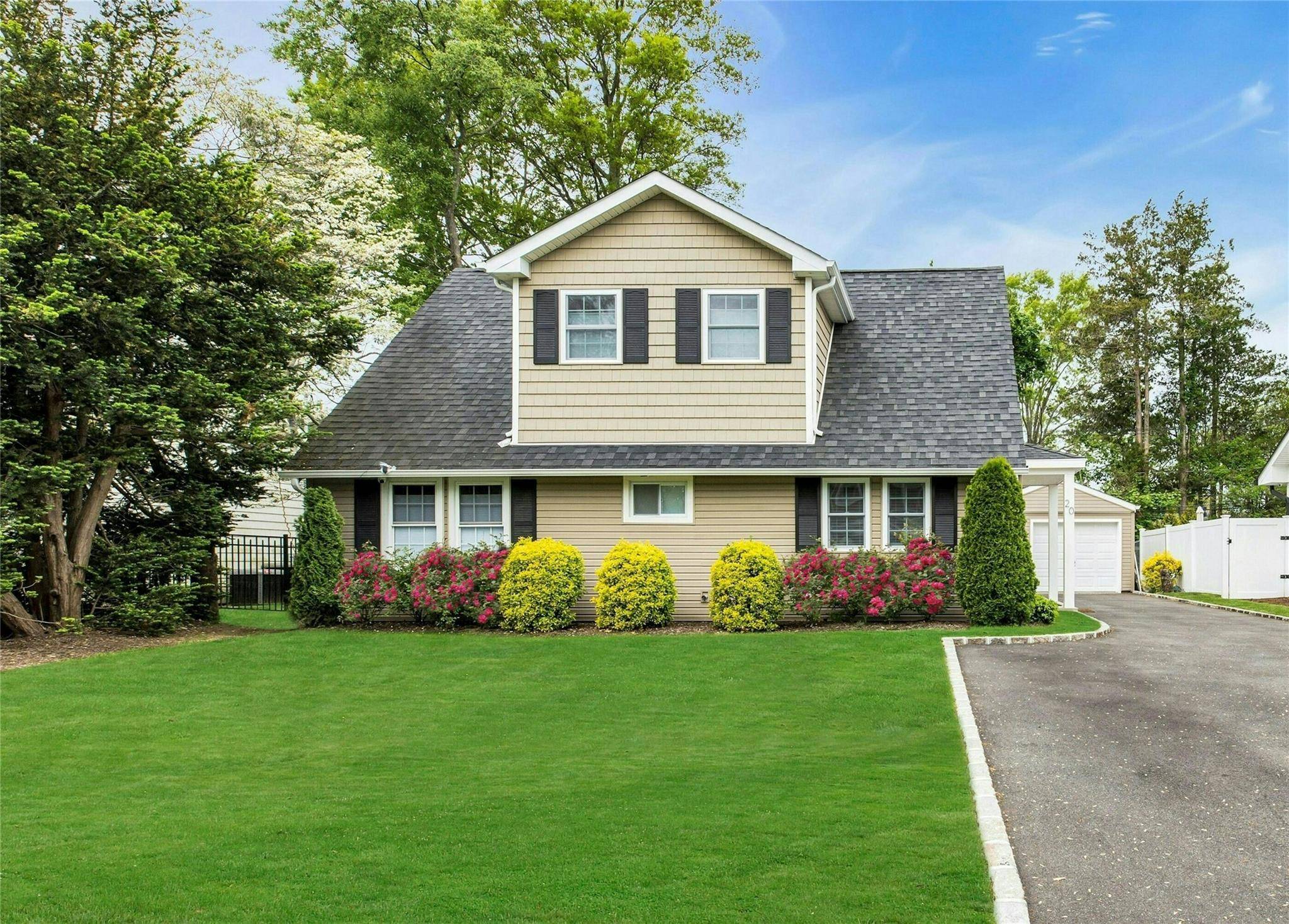 Glen Cove, NY 11542,20 Robert Rd