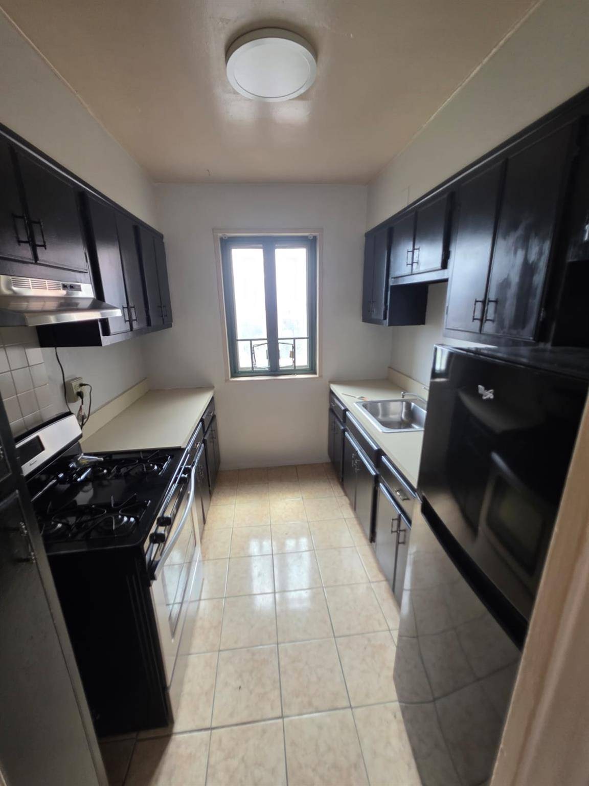 Bronx, NY 10462,1604 Metropolitan AVE #11G