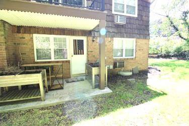Oyster Bay, NY 11771,5 Anchorage LN #4A
