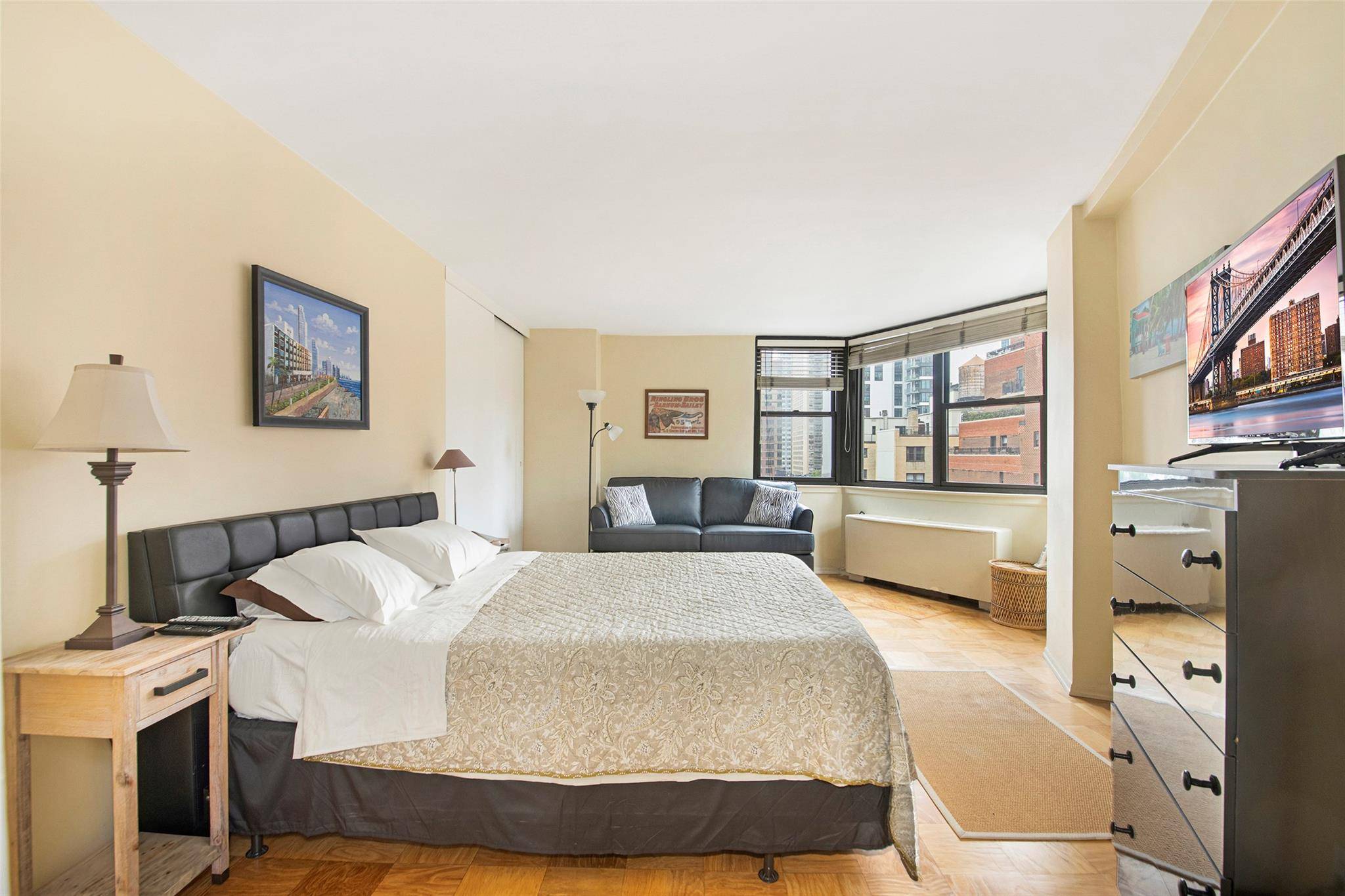 New York (manhattan), NY 10016,225 East 36th ST #10N