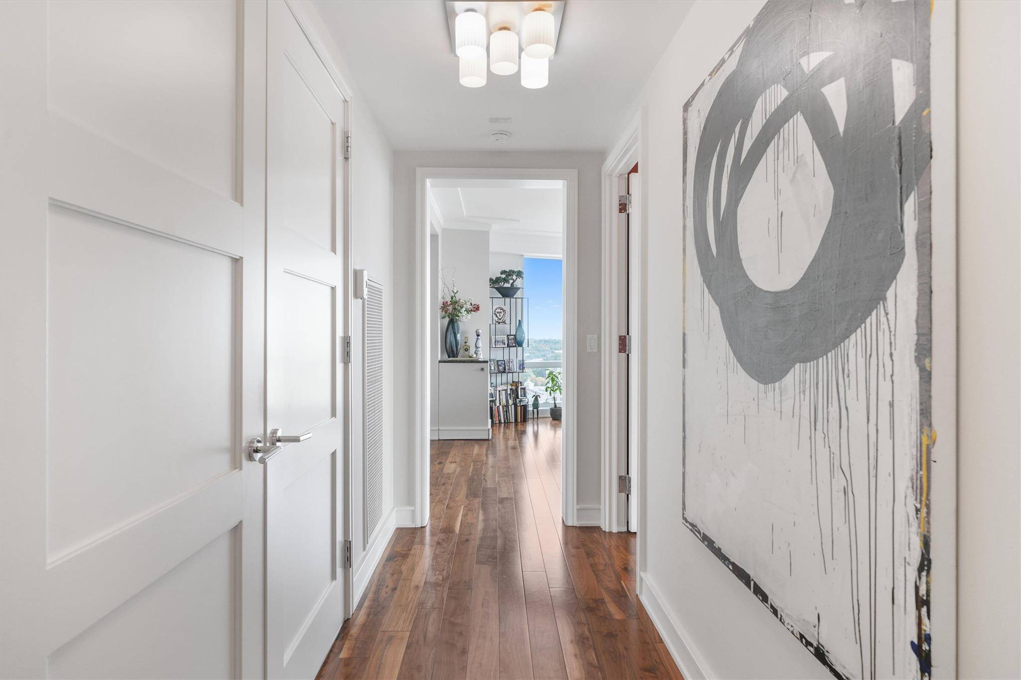 White Plains, NY 10601,5 Renaissance SQ #27G