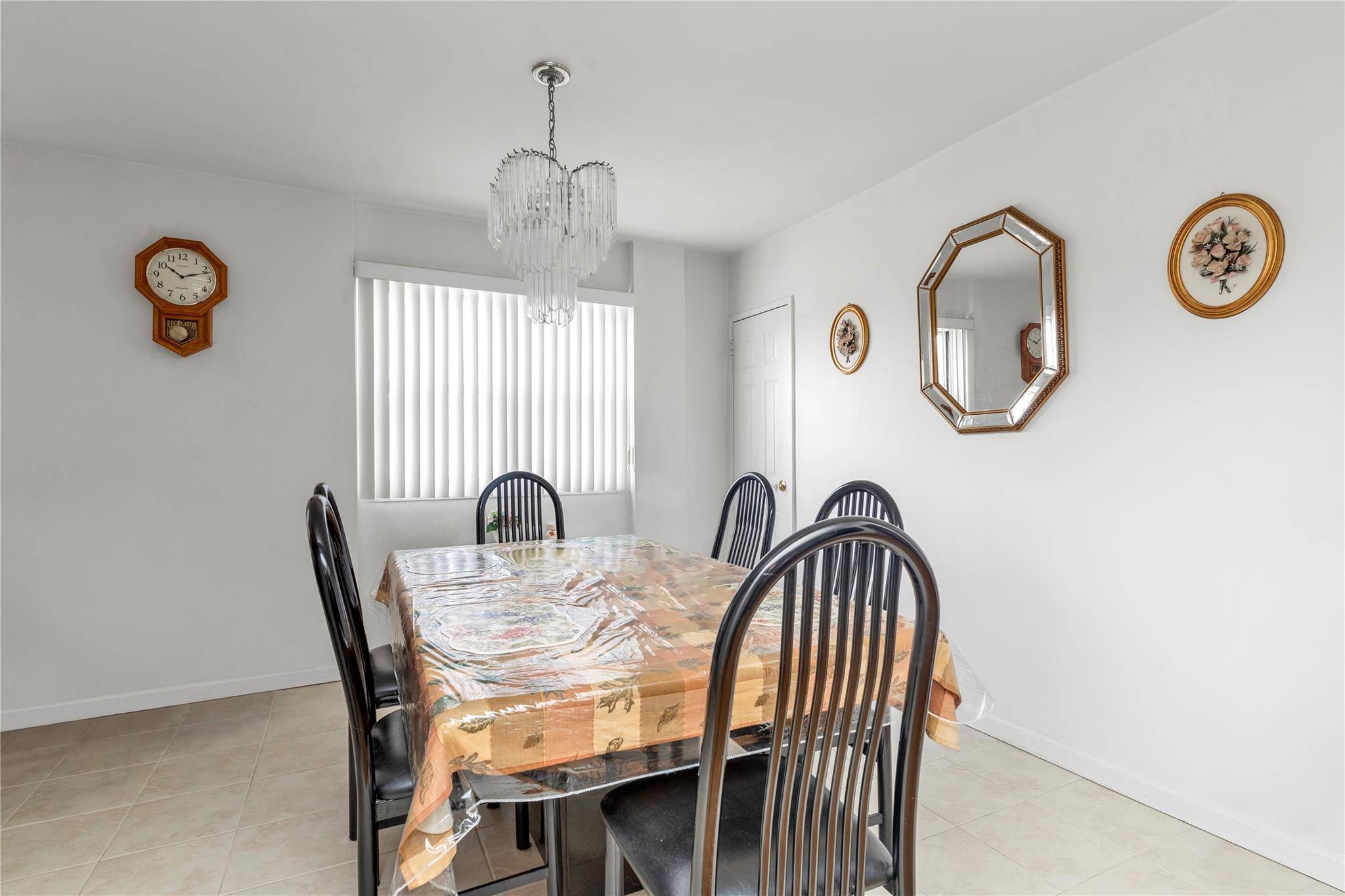 Howard Beach, NY 11414,89-12 155th AVE ##1
