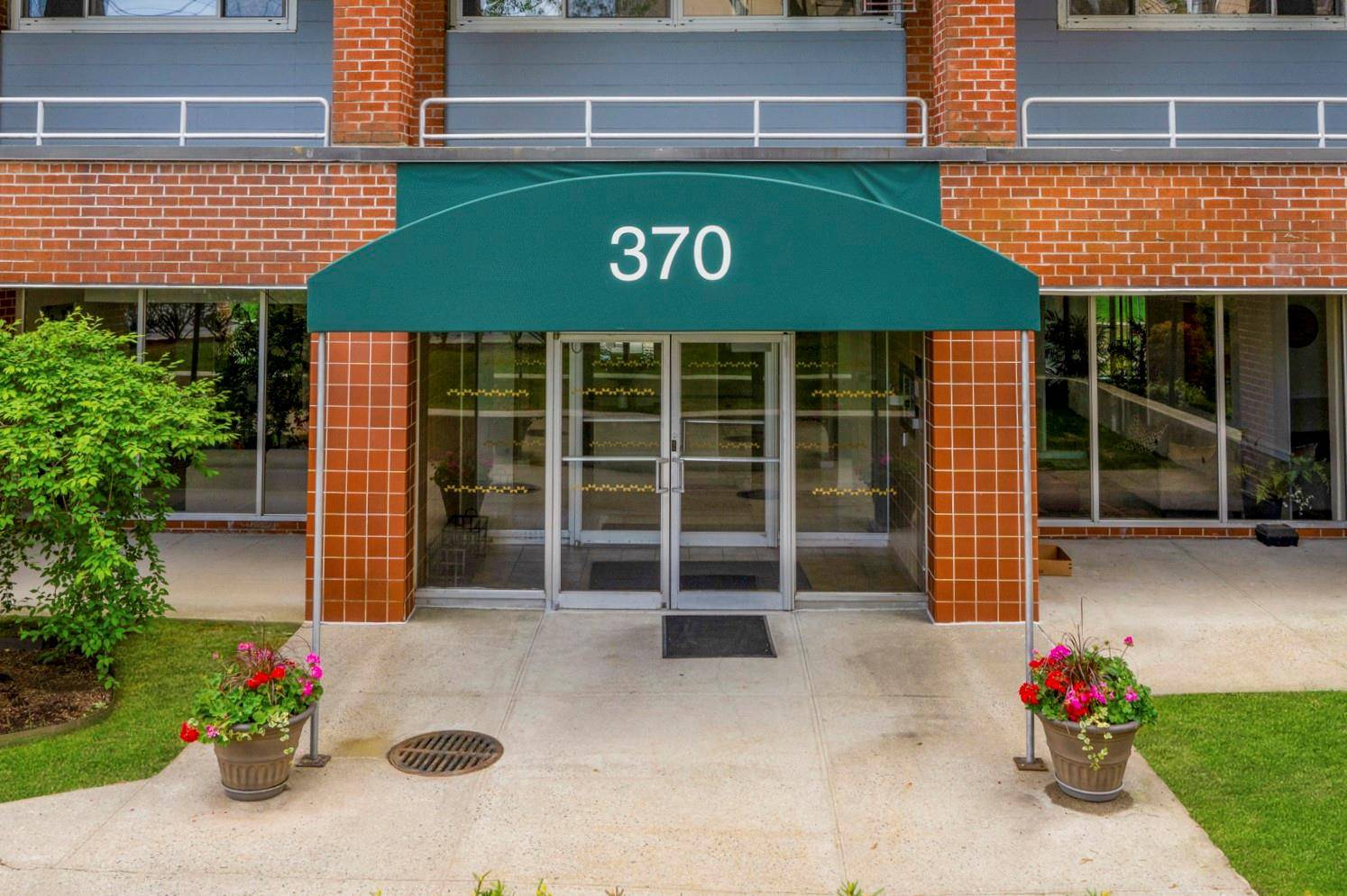 Port Chester, NY 10573,370 Westchester AVE #5G