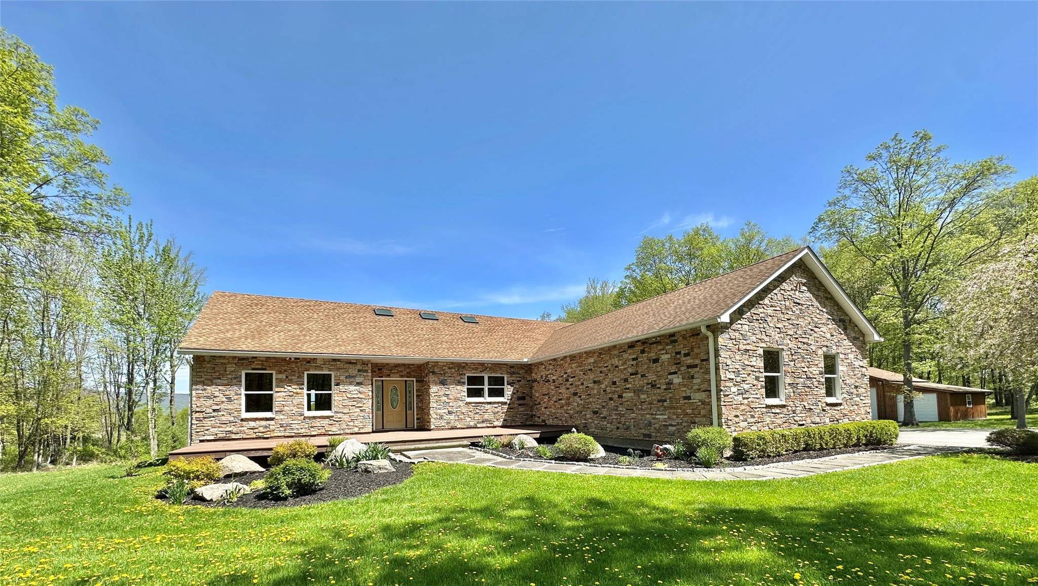Wallkill, NY 12589,556 Bruyn TPKE