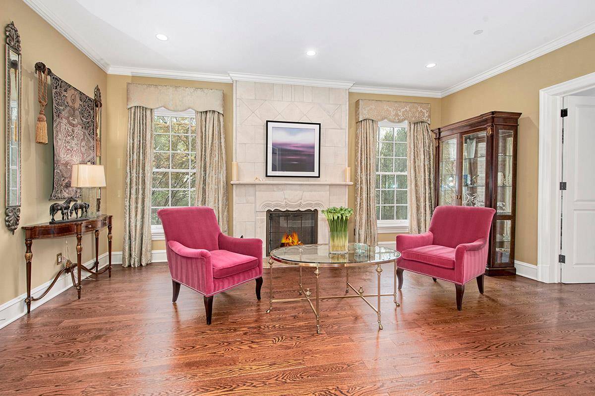 Mount Kisco, NY 10549,2 Heathcote DR