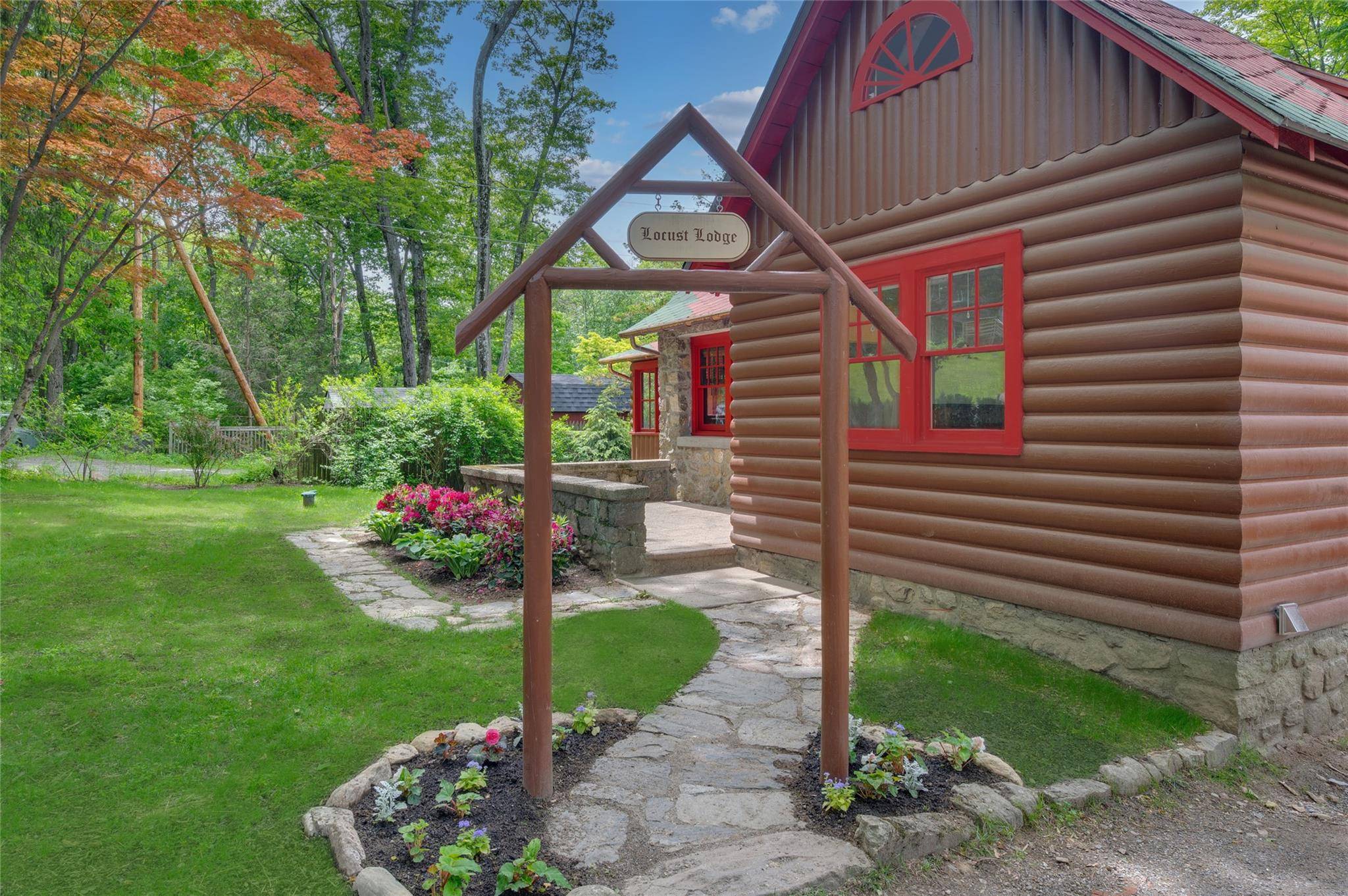 Cold Spring, NY 10516,16 Locust DR