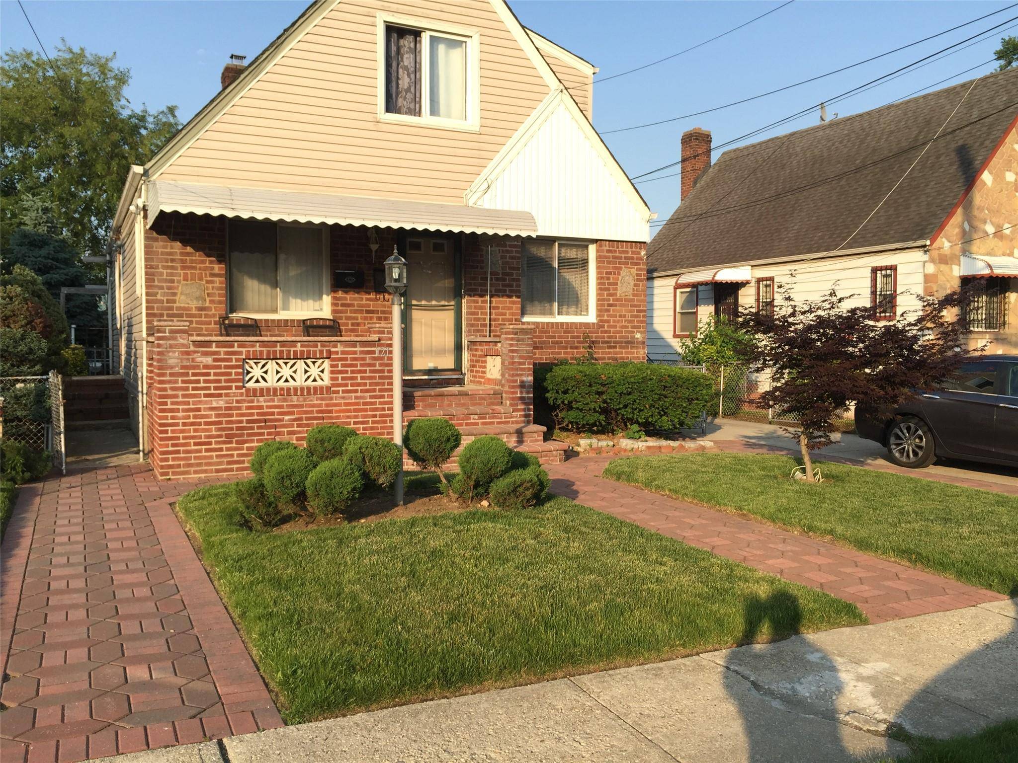 Springfield Gardens, NY 11413,12105 196th ST