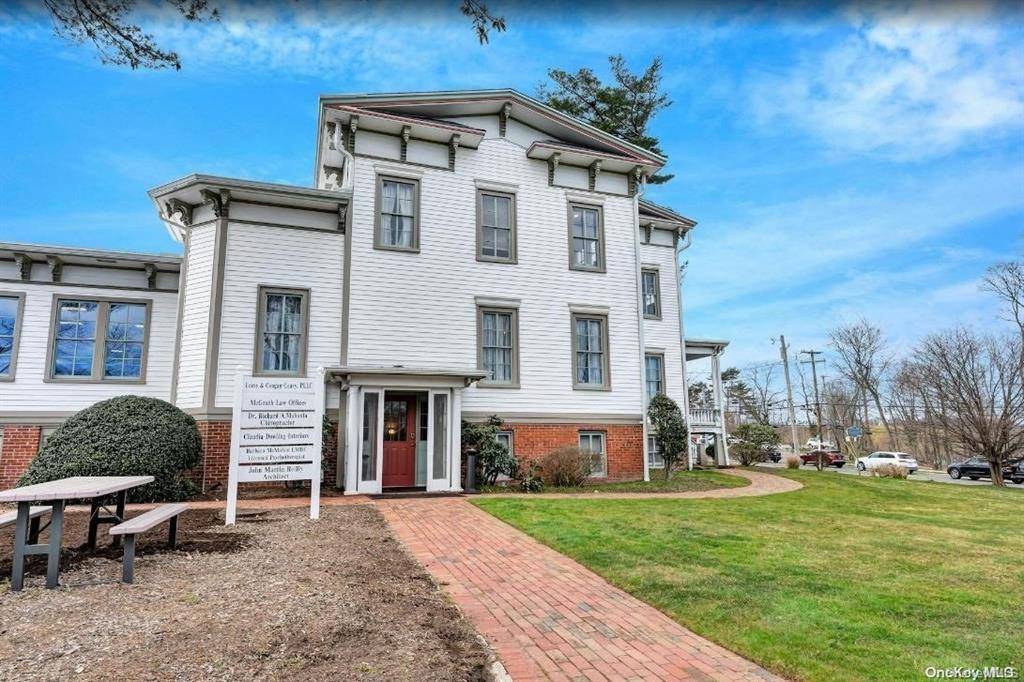 Huntington, NY 11743,70 Main ST