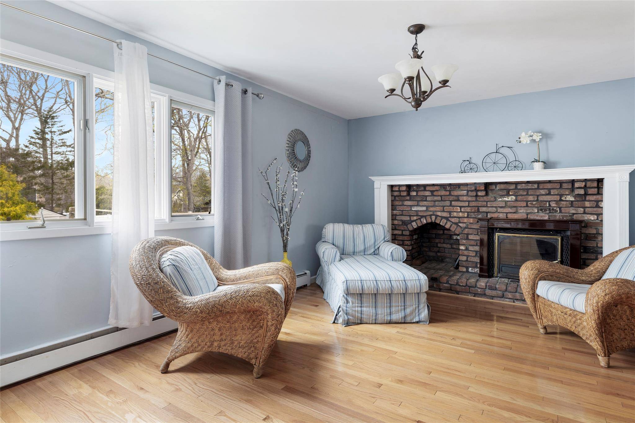 Hampton Bays, NY 11946,10 Robertson LN