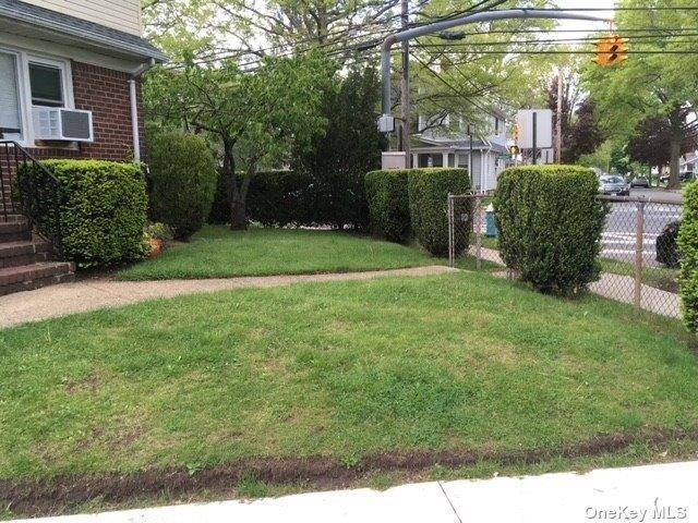 Floral Park, NY 11001,73 Elizabeth ST #1