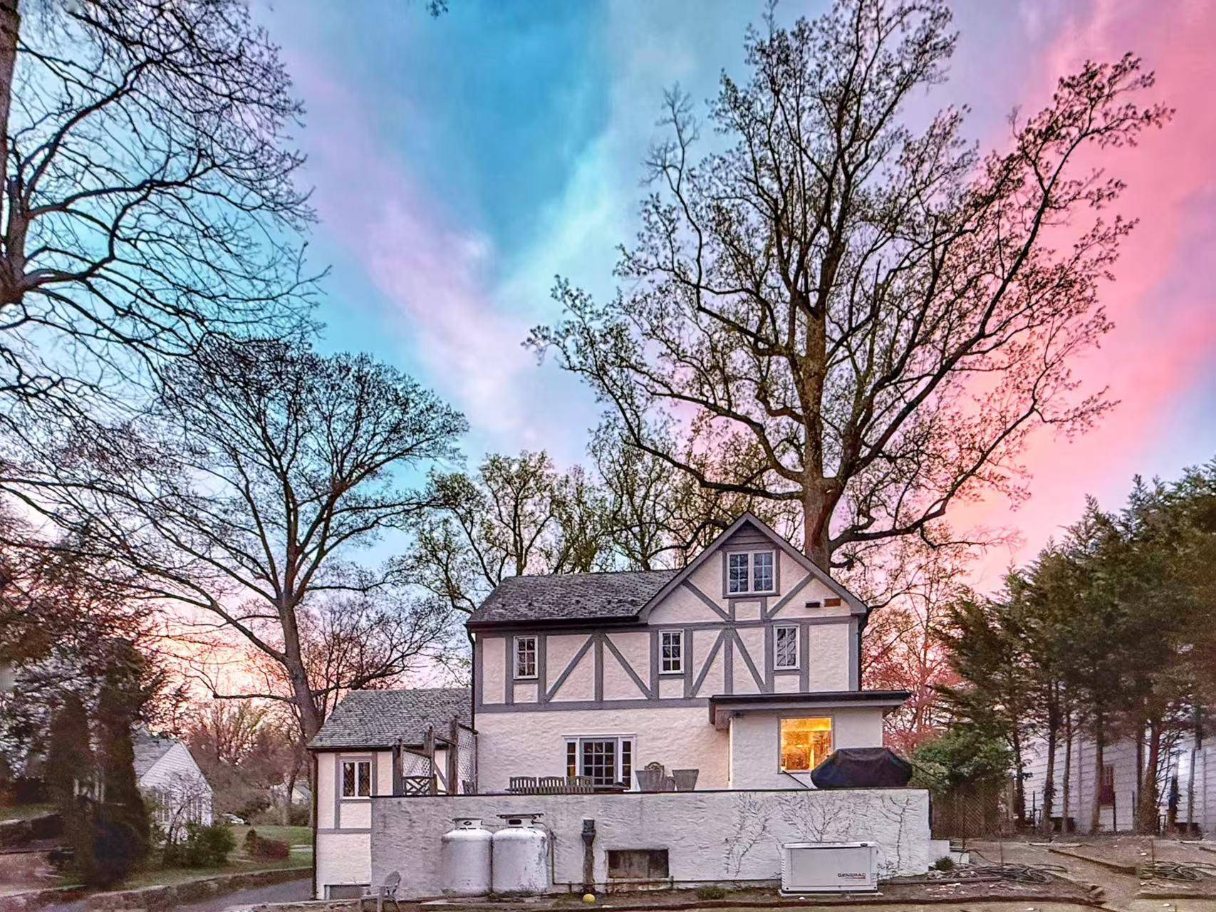 Scarsdale, NY 10583,8 Southwoods LN