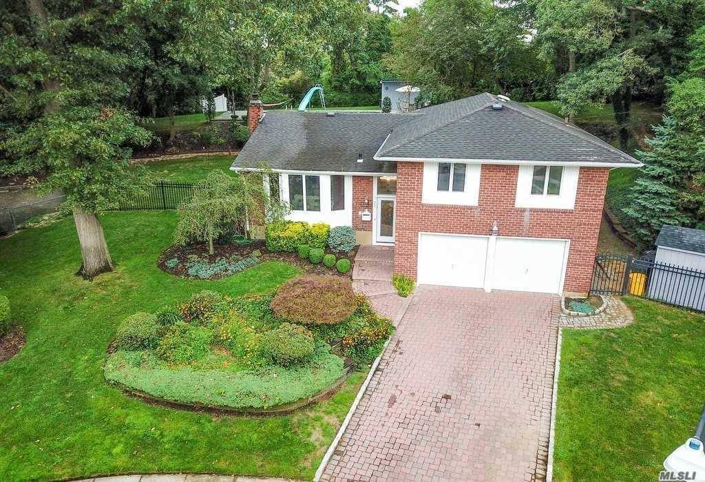 Plainview, NY 11803,31 Elmwood CT