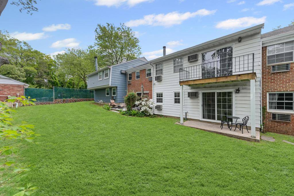 Hauppauge, NY 11788,804 Towne House VLG