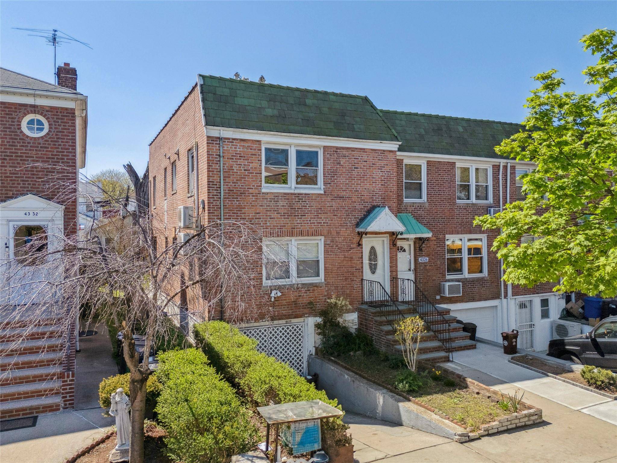Flushing, NY 11358,43-28 196 ST