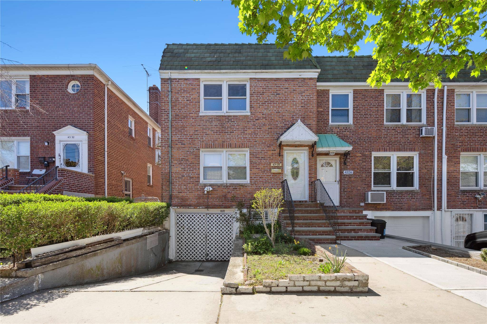 Flushing, NY 11358,43-28 196 ST