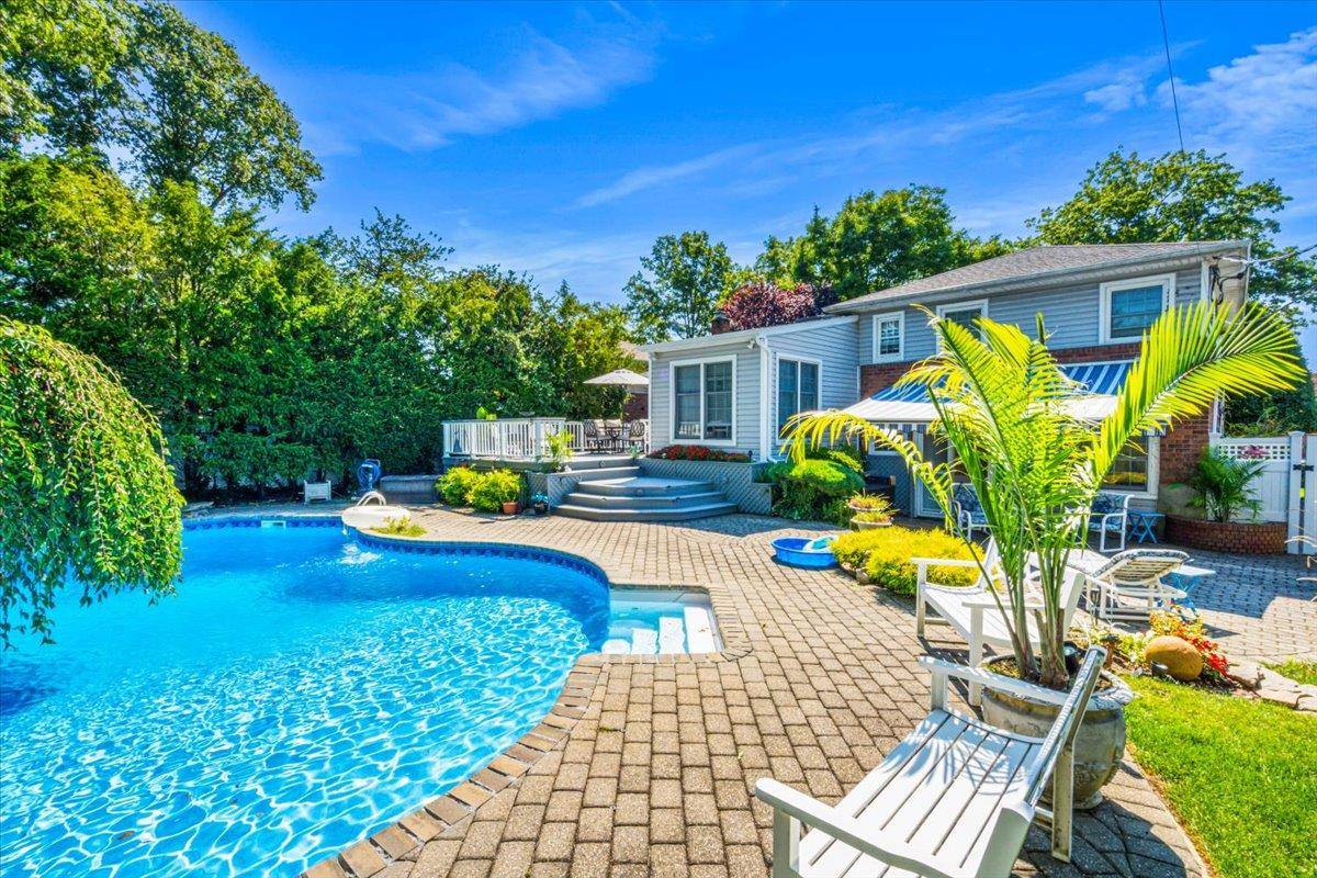 Seaford, NY 11783,3781 Martin CT