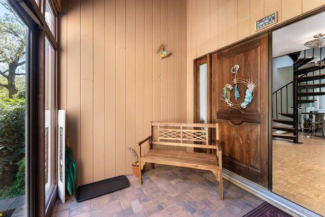 Shoreham, NY 11786,6 Circle DR