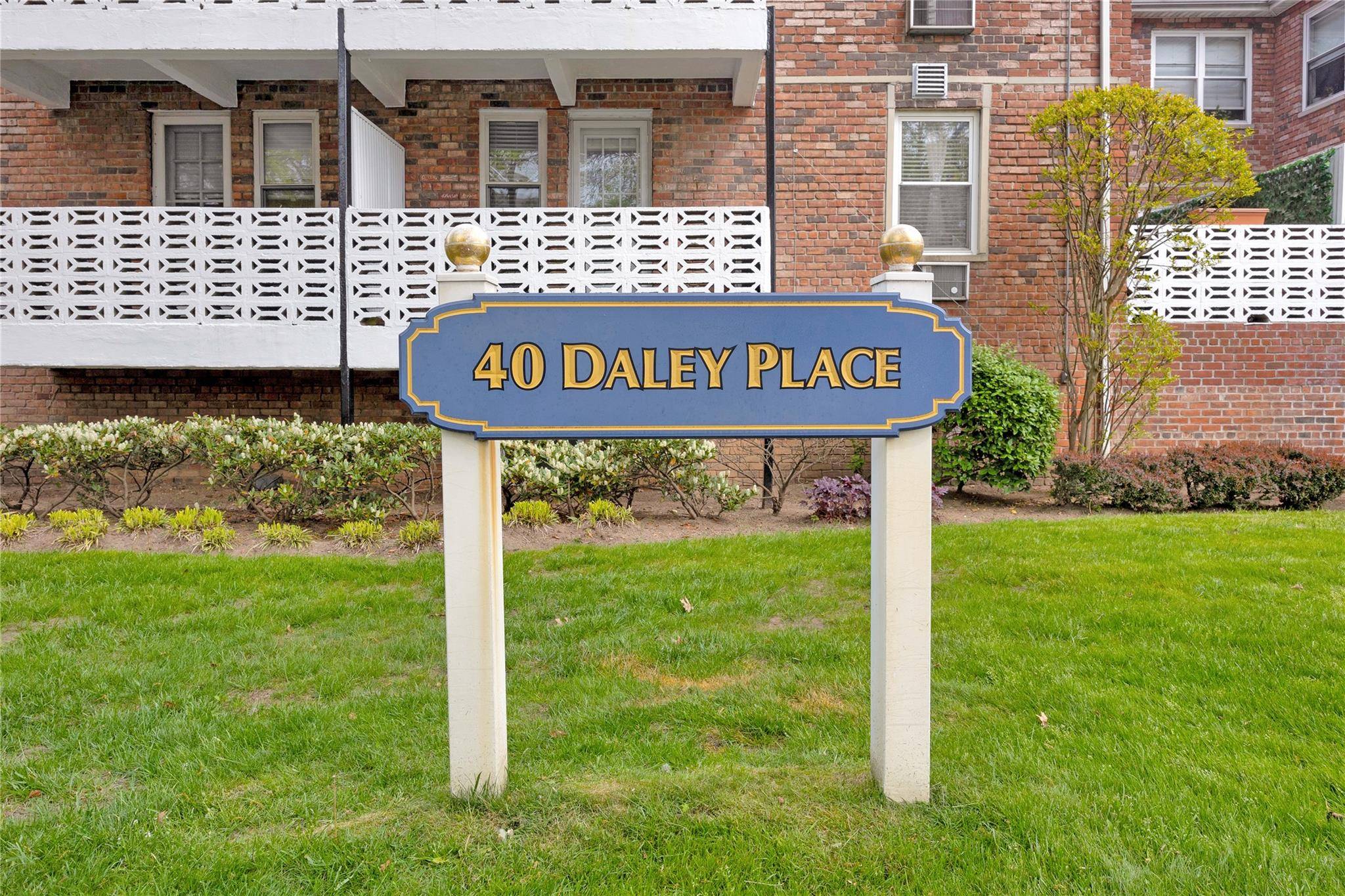 Lynbrook, NY 11563,40 Daley PL #230