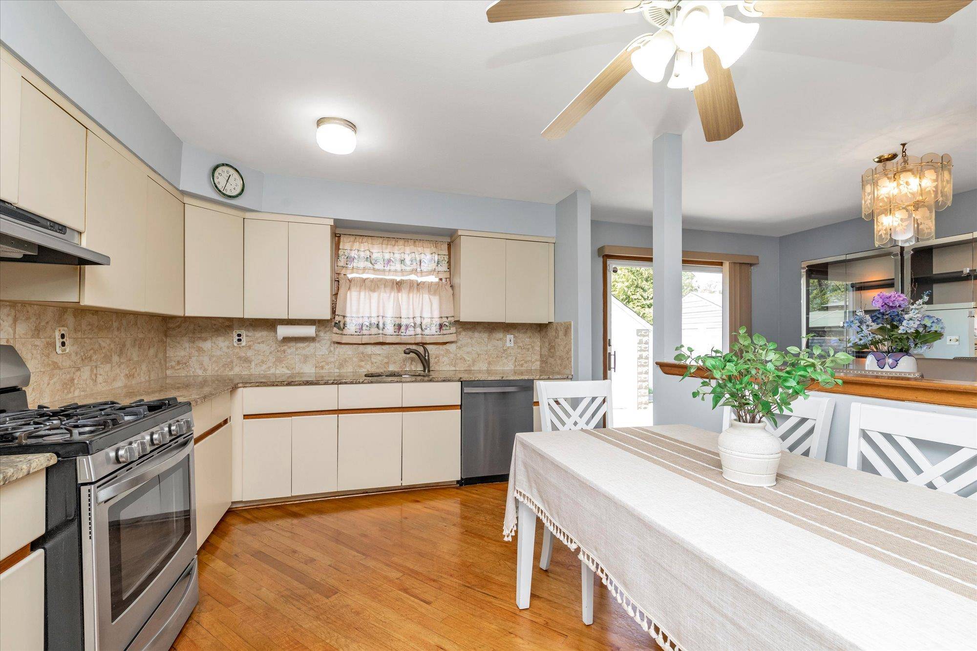 Elmont, NY 11003,240 Keller AVE