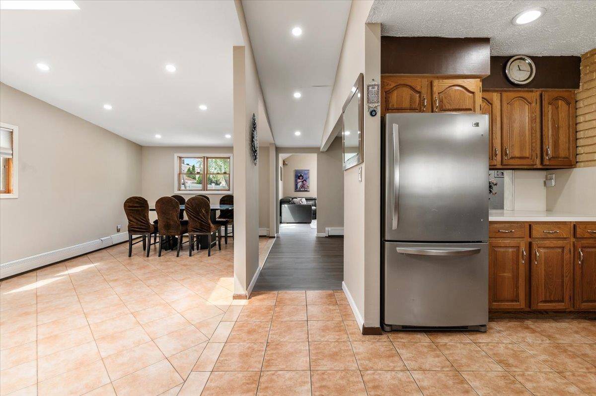 Levittown, NY 11756,20 Forester LN