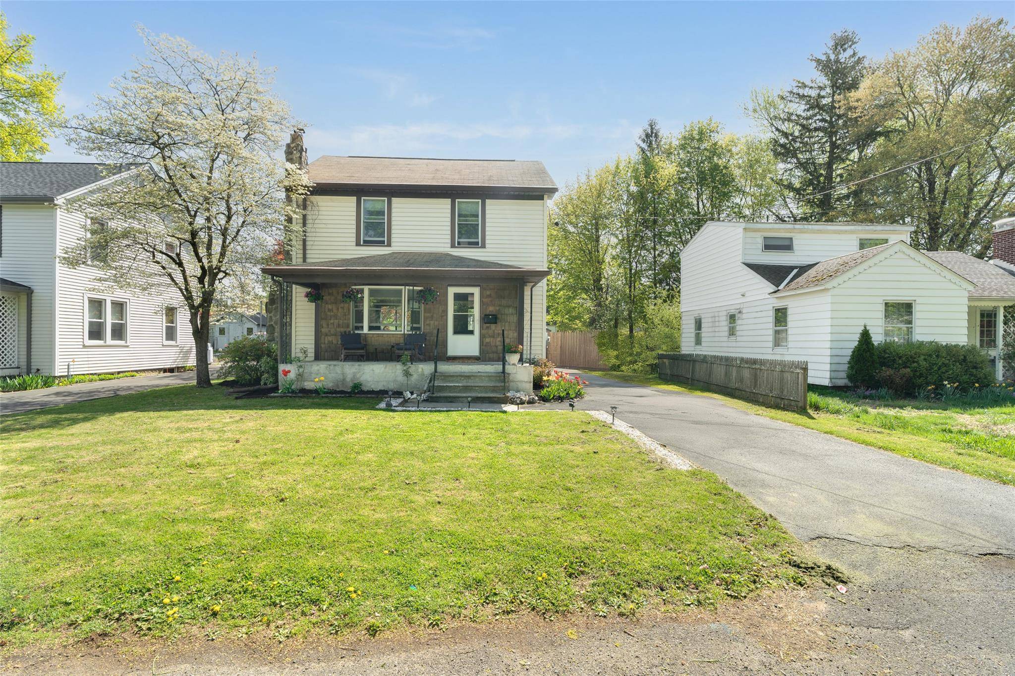 Rhinebeck, NY 12572,67 Arnett RD