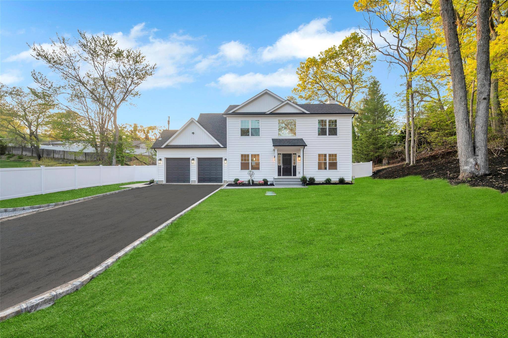 Smithtown, NY 11787,271 N Country RD