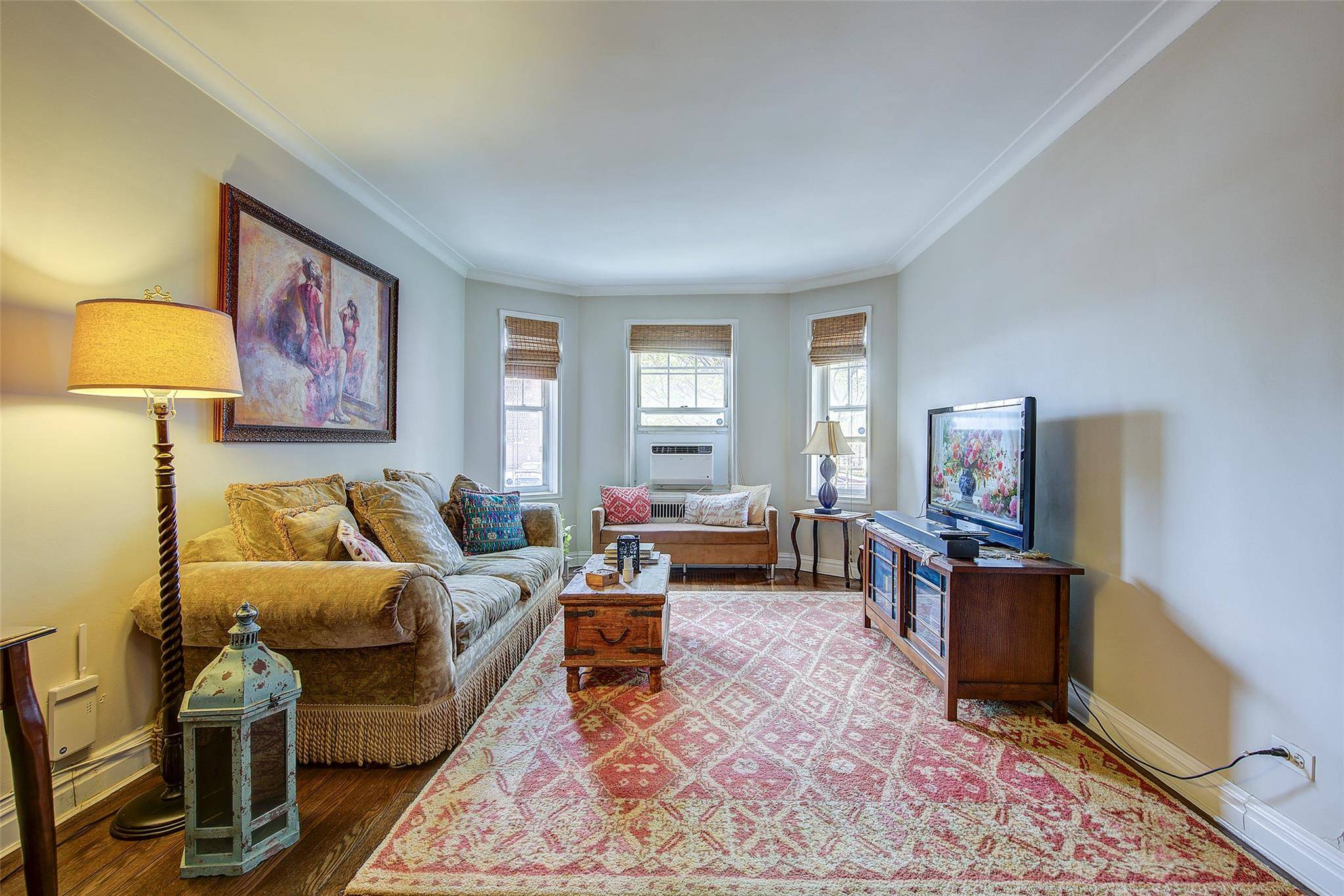 Forest Hills, NY 11375,76-36 113th ST #1V