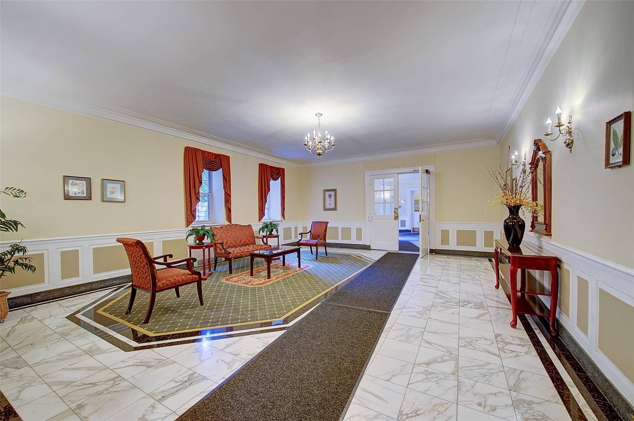 Forest Hills, NY 11375,76-36 113th ST #1V