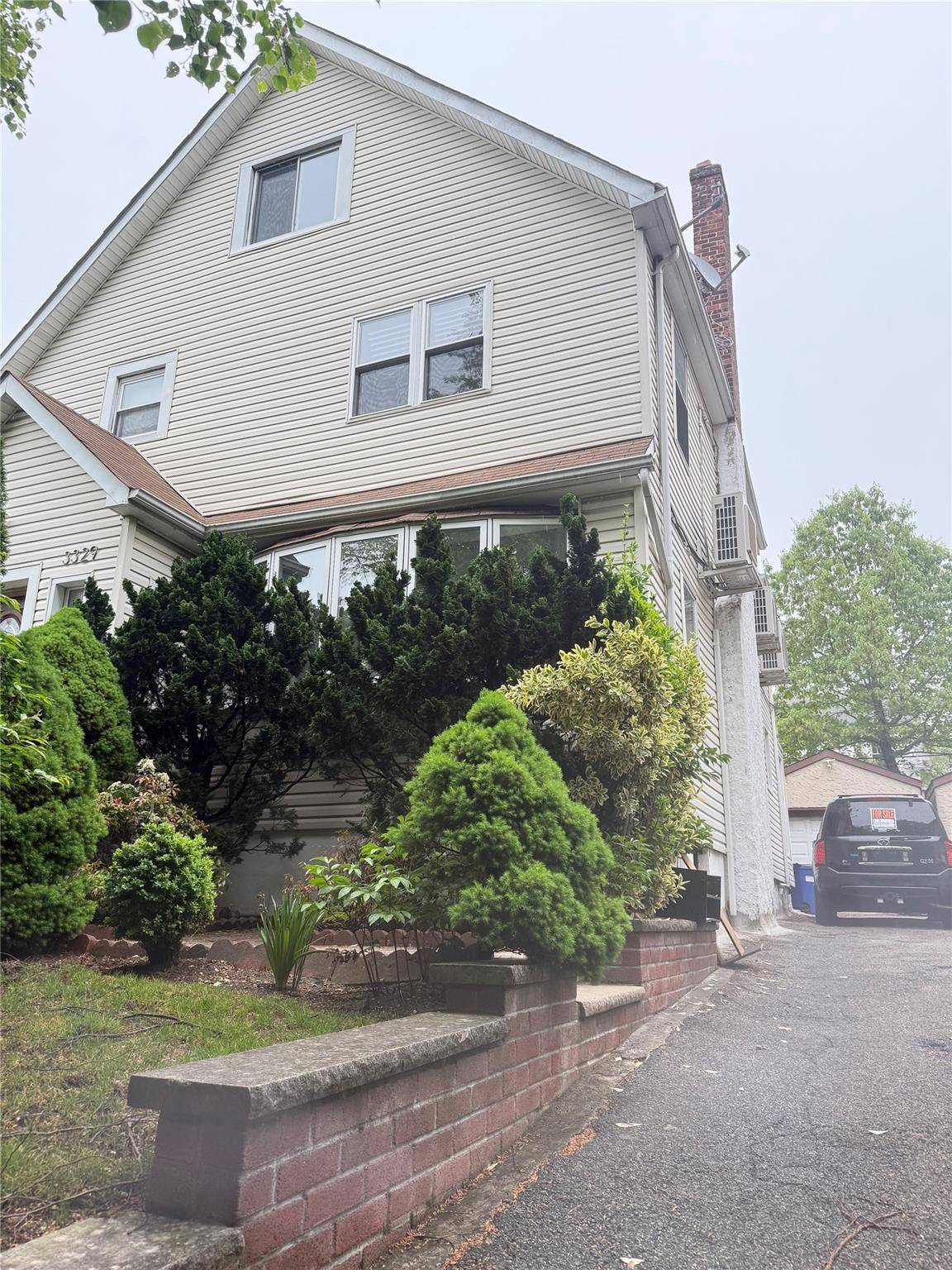 Flushing, NY 11358,33-29 166 ST