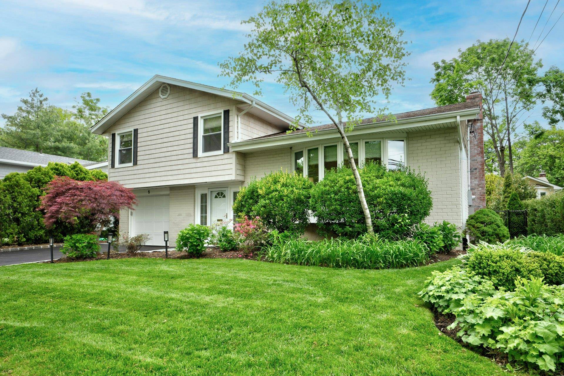 Port Washington, NY 11050,5 Roger DR