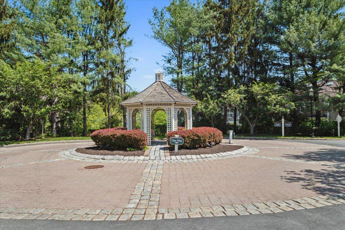 White Plains, NY 10607,1601 Pondcrest LN