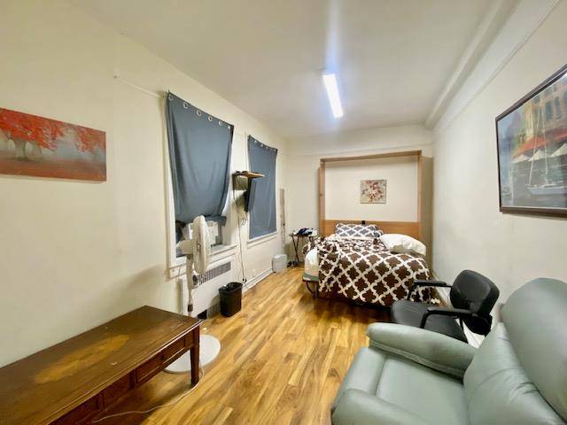 Jackson Heights, NY 11372,3550 82 ST #1A