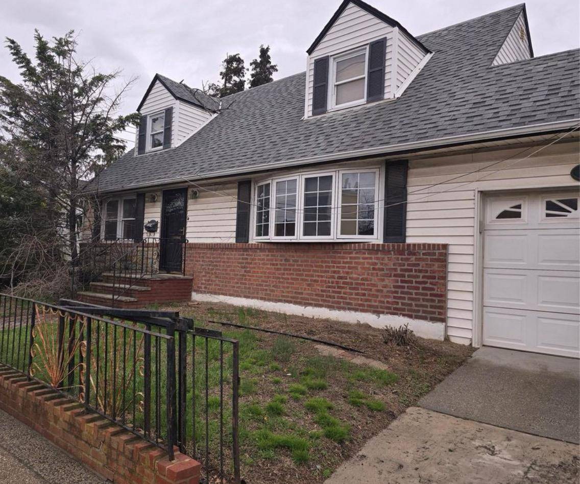 Valley Stream, NY 11580,163 E Hawthorne AVE