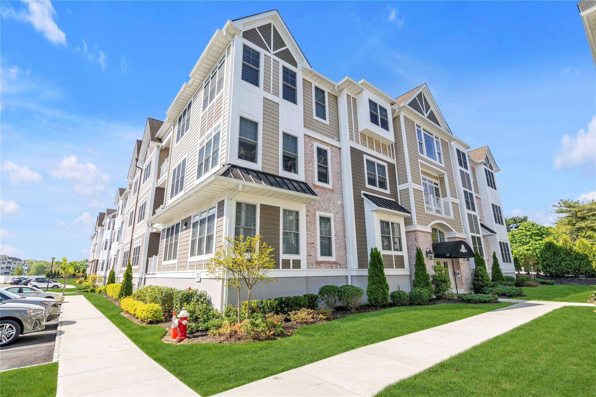 Plainview, NY 11803,17101 Aspenwood DR