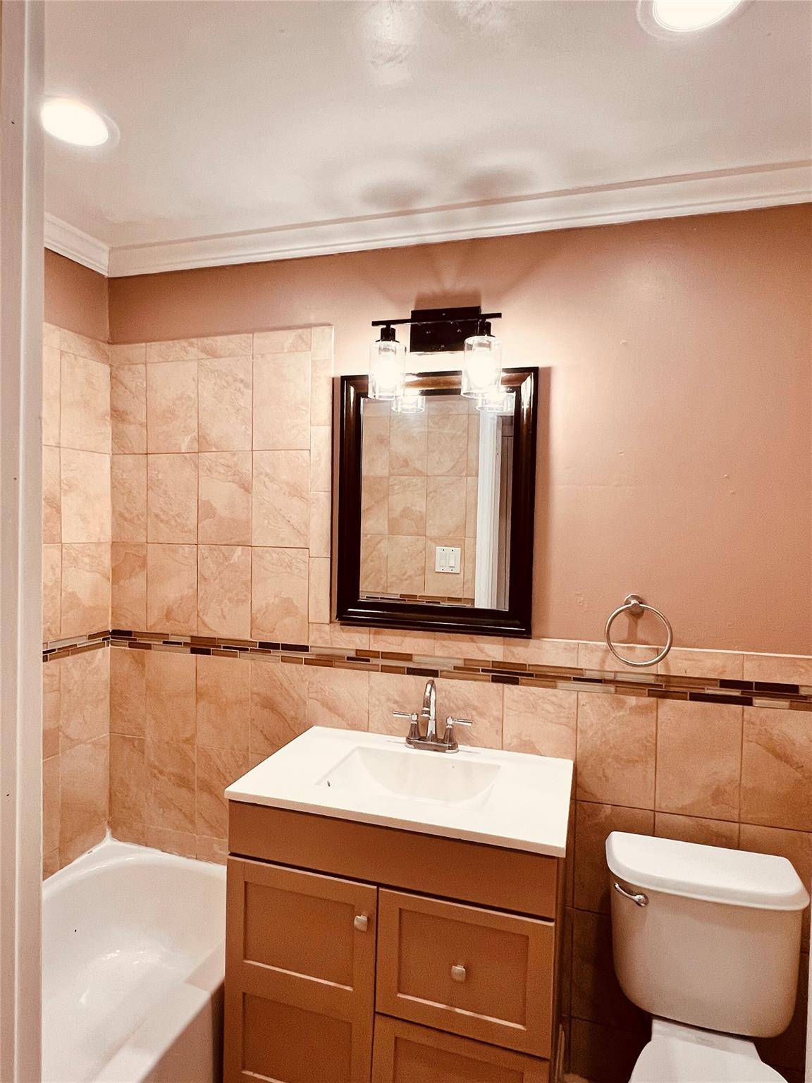 Glendale, NY 11385,73-39 71 PL #2nd FL