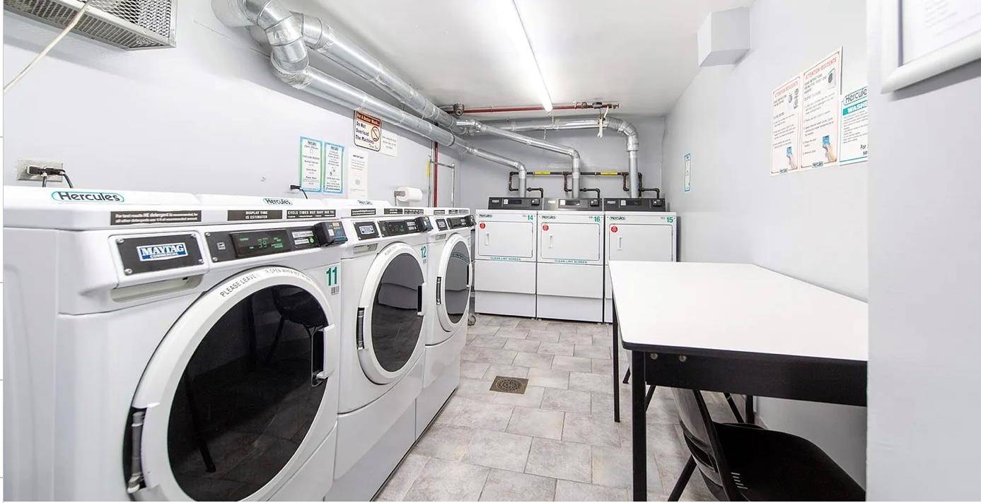 Douglaston, NY 11362,241-20 Northern BLVD #3H