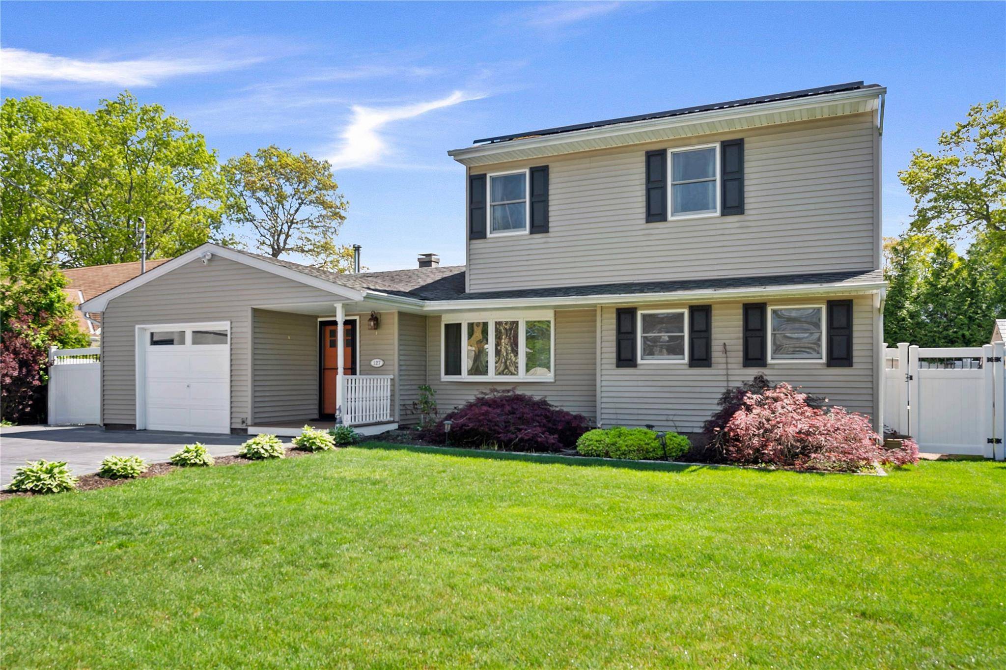 Holbrook, NY 11741,127 Avenue D