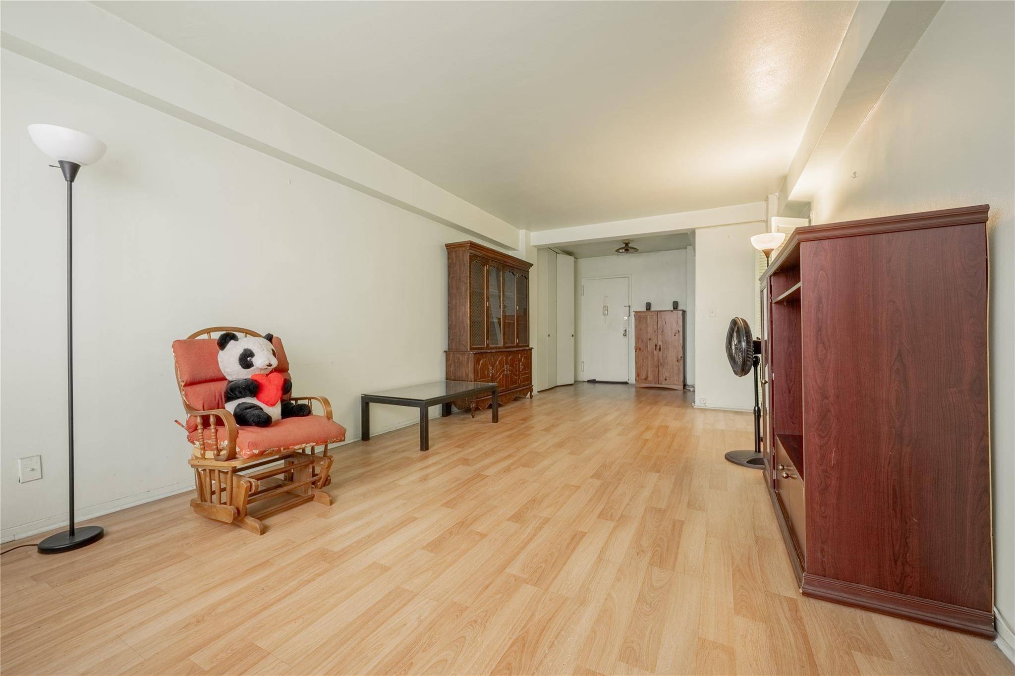 Jamaica, NY 11432,89-15 Parsons BLVD #8C