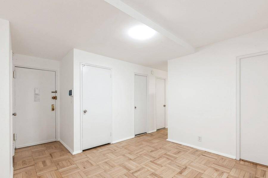Long Island City, NY 11106,21-55 34th Ave #3C